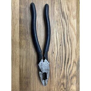 Klein Tools D213-9NETH Linemans Bolt-Thread Holding Pliers 9-Inch